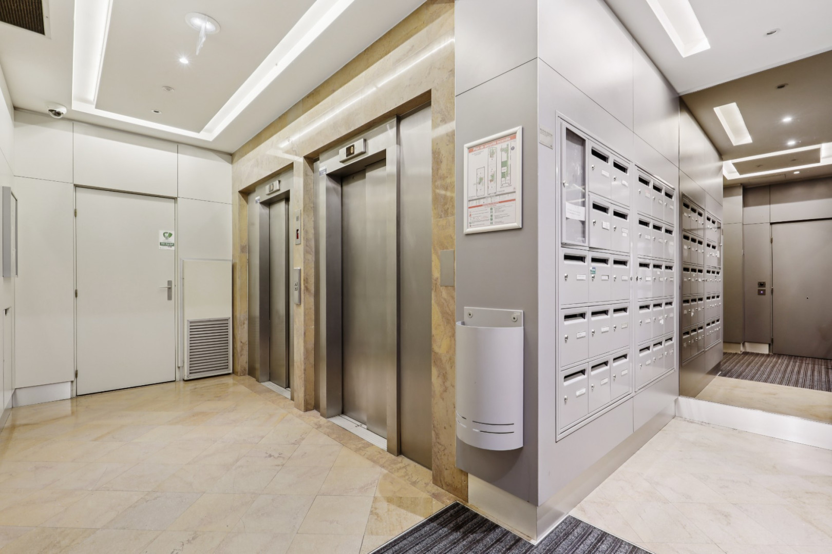 
                                                Vente
                                                 Appartement 4 pièces - Paris 20e