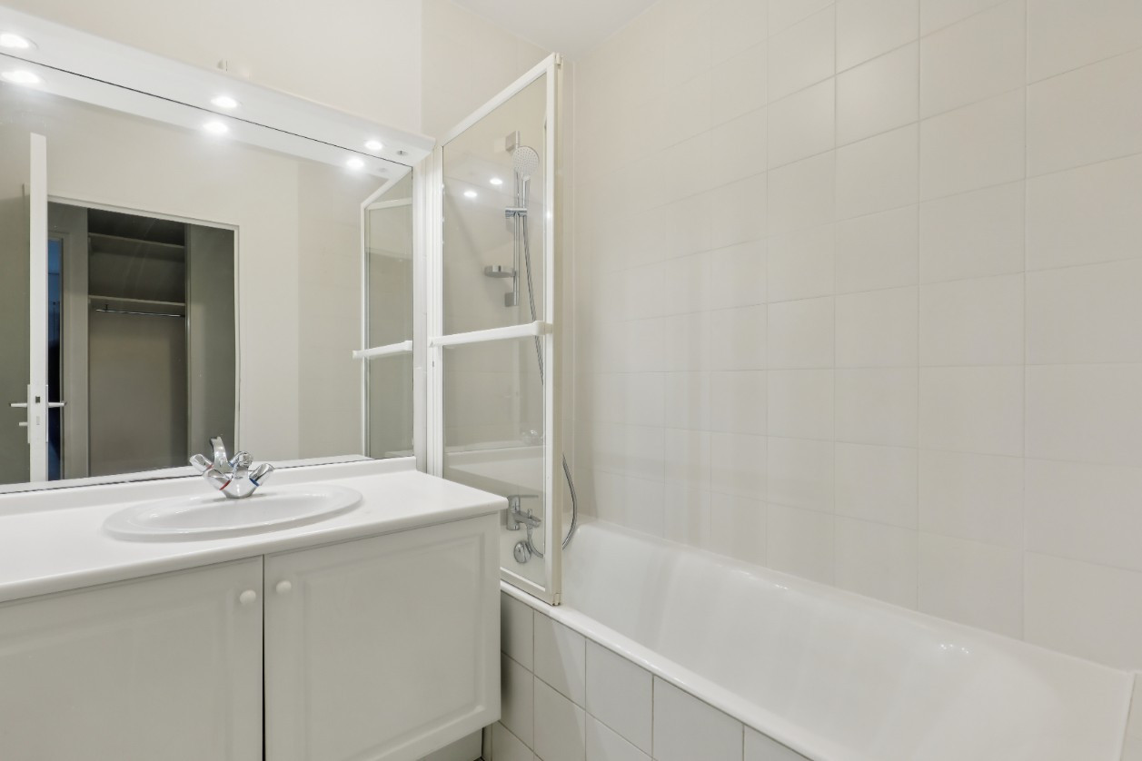 
                                                Vente
                                                 Appartement 4 pièces - Paris 20e