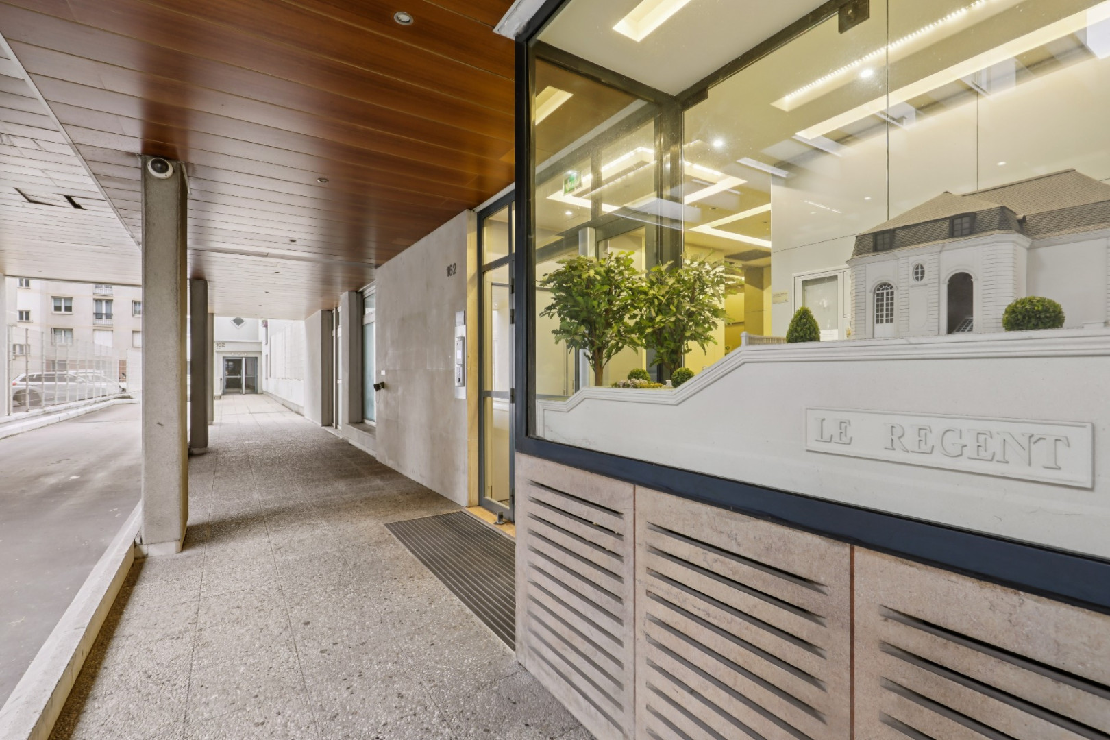 
                                                Vente
                                                 Appartement 4 pièces - Paris 20e