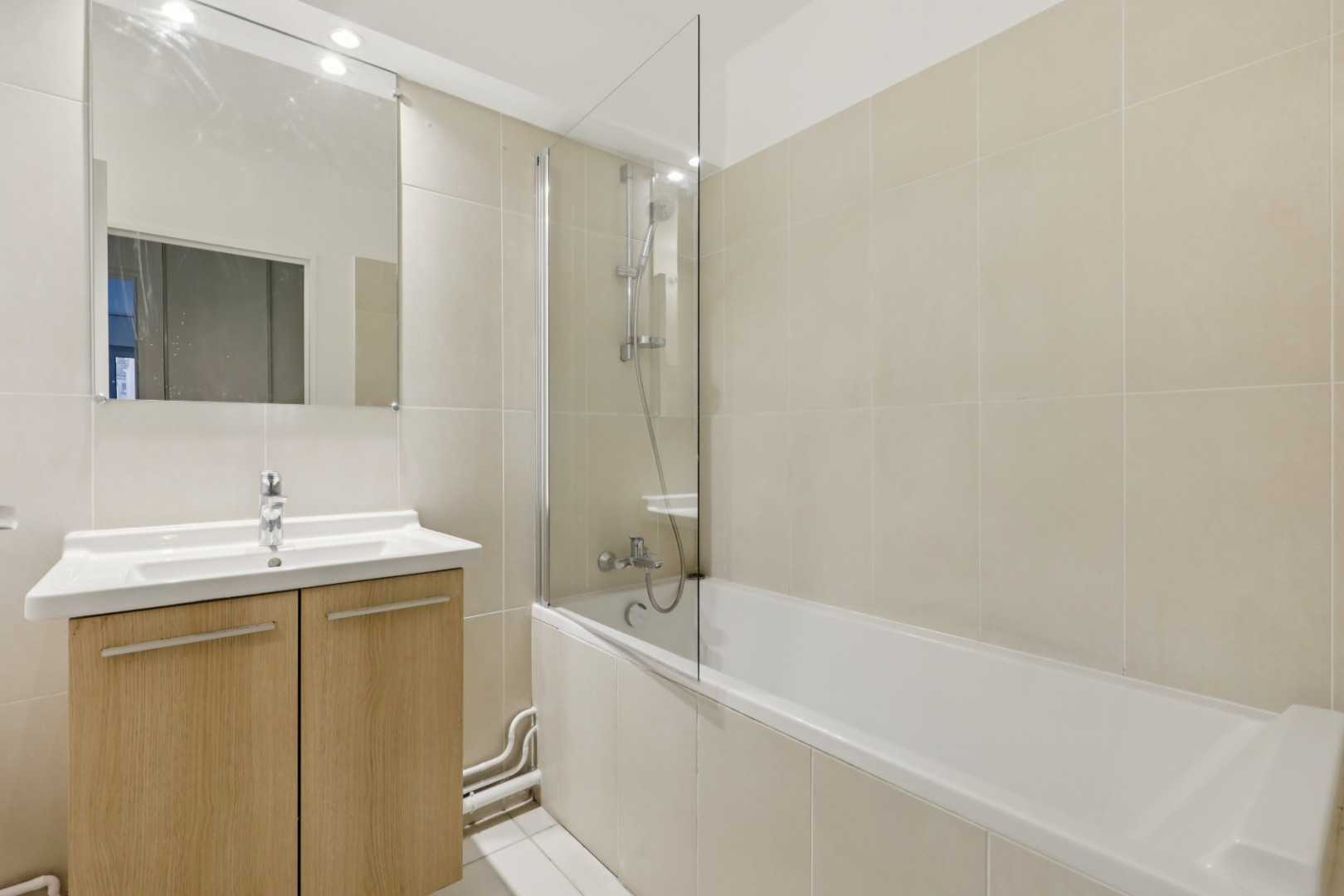 
                                                Vente
                                                 Appartement 4 pièces - Paris 20e