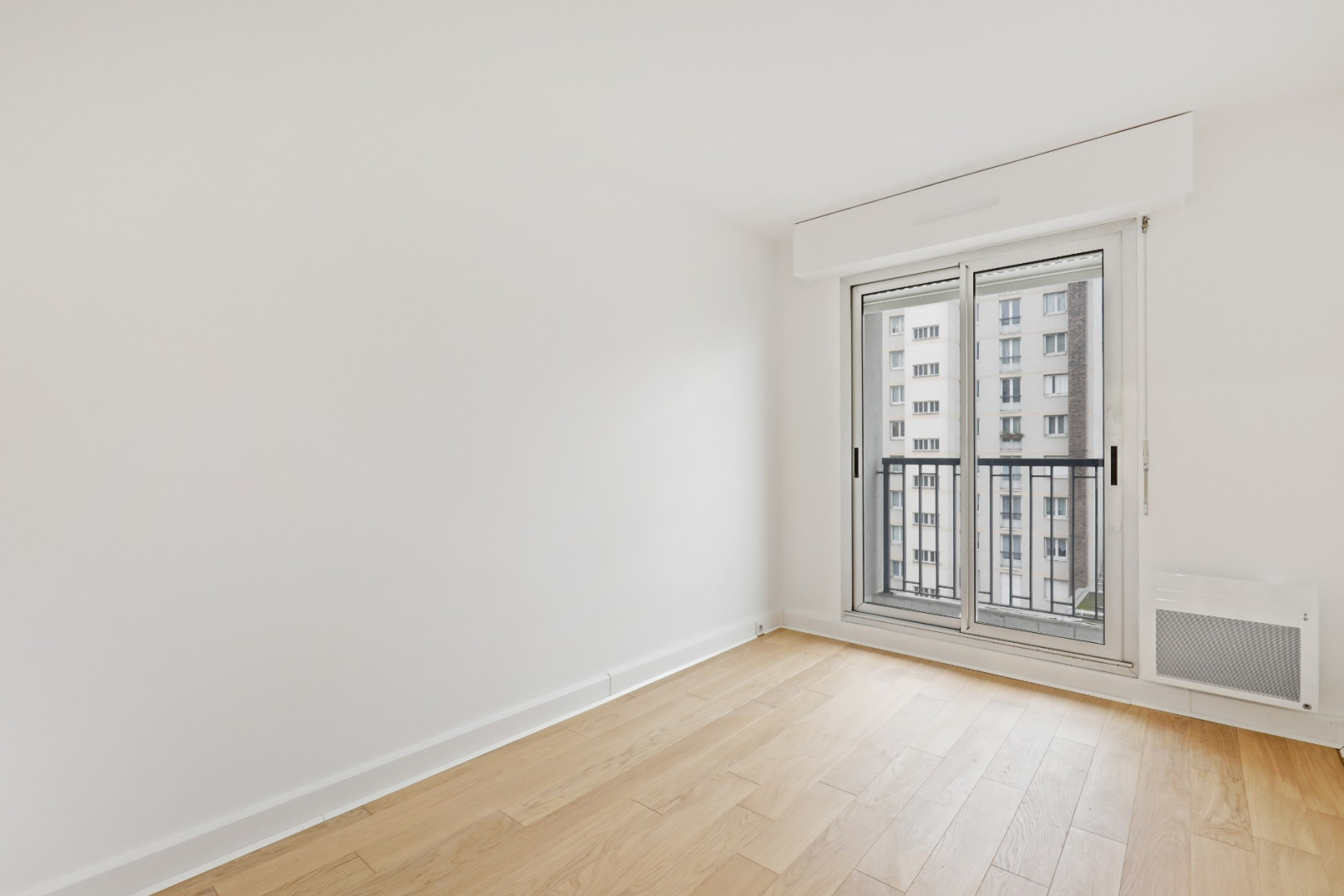 
                                                Vente
                                                 Appartement 4 pièces - Paris 20e