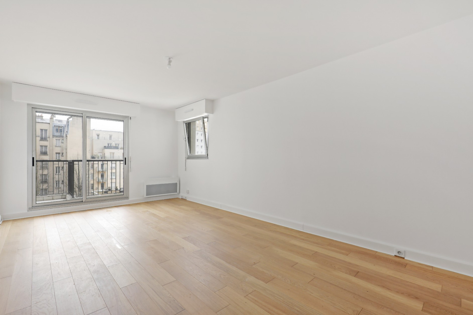 
                                                Vente
                                                 Appartement 4 pièces - Paris 20e