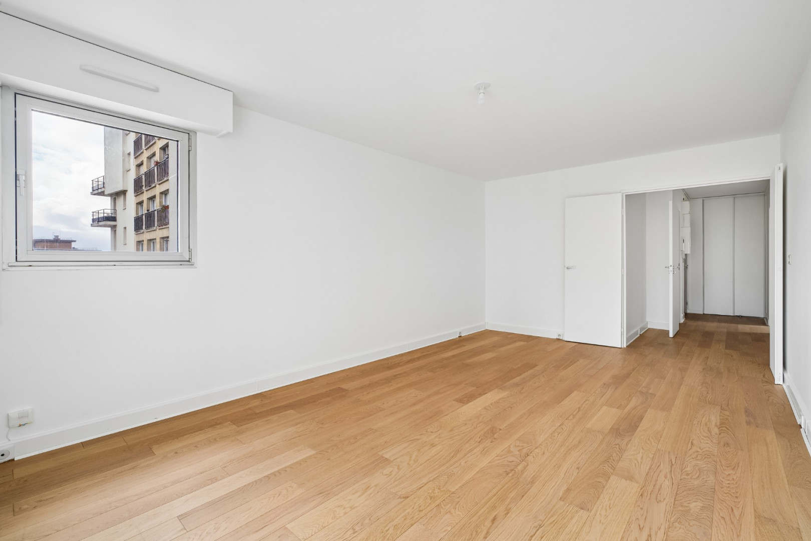 
                                                Vente
                                                 Appartement 4 pièces - Paris 20e