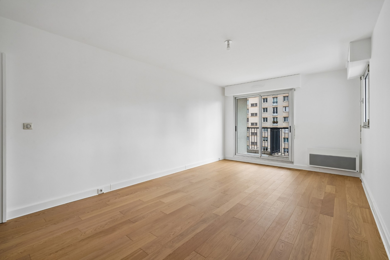 
                                                Vente
                                                 Appartement 4 pièces - Paris 20e
