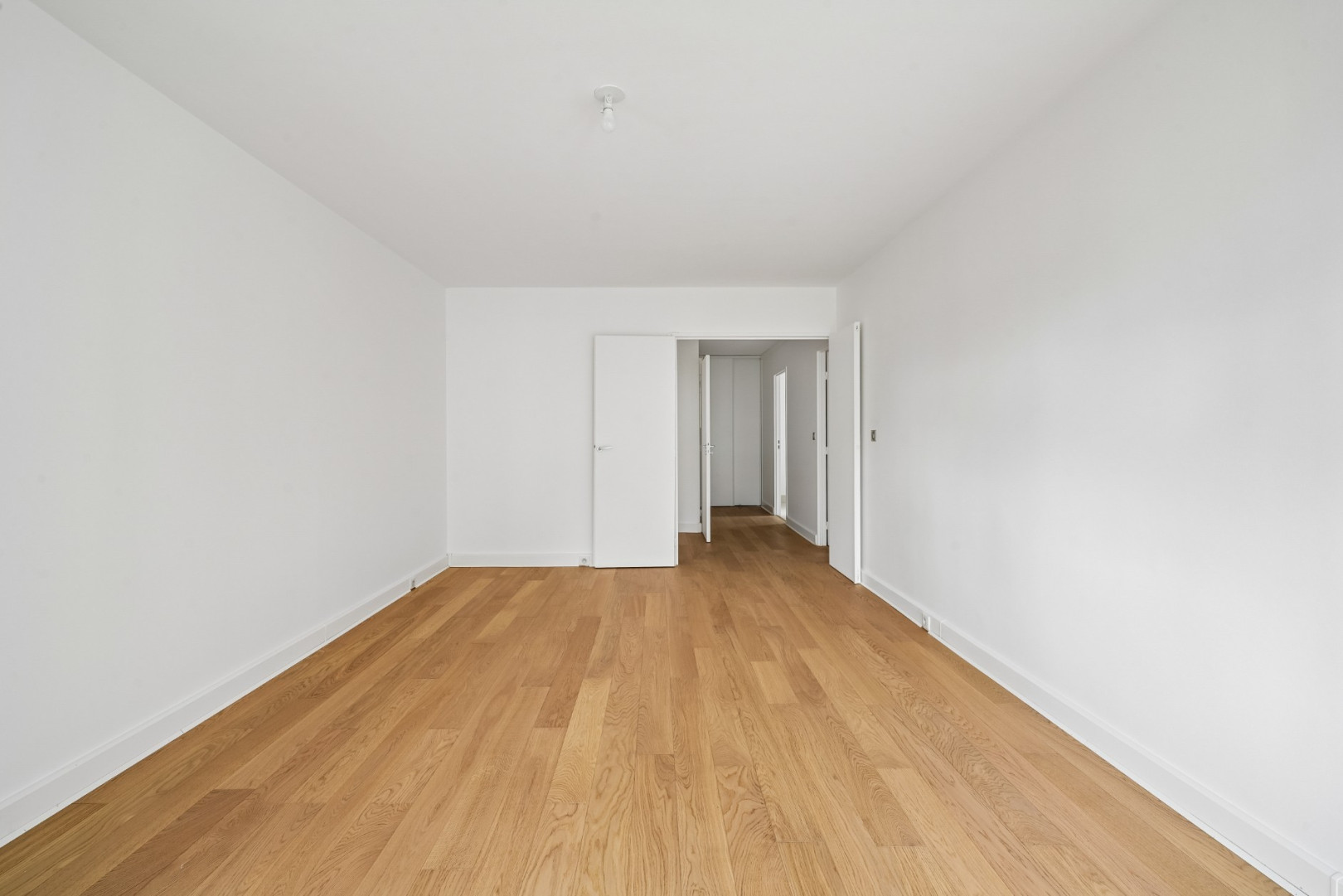 
                                                Vente
                                                 Appartement 4 pièces - Paris 20e