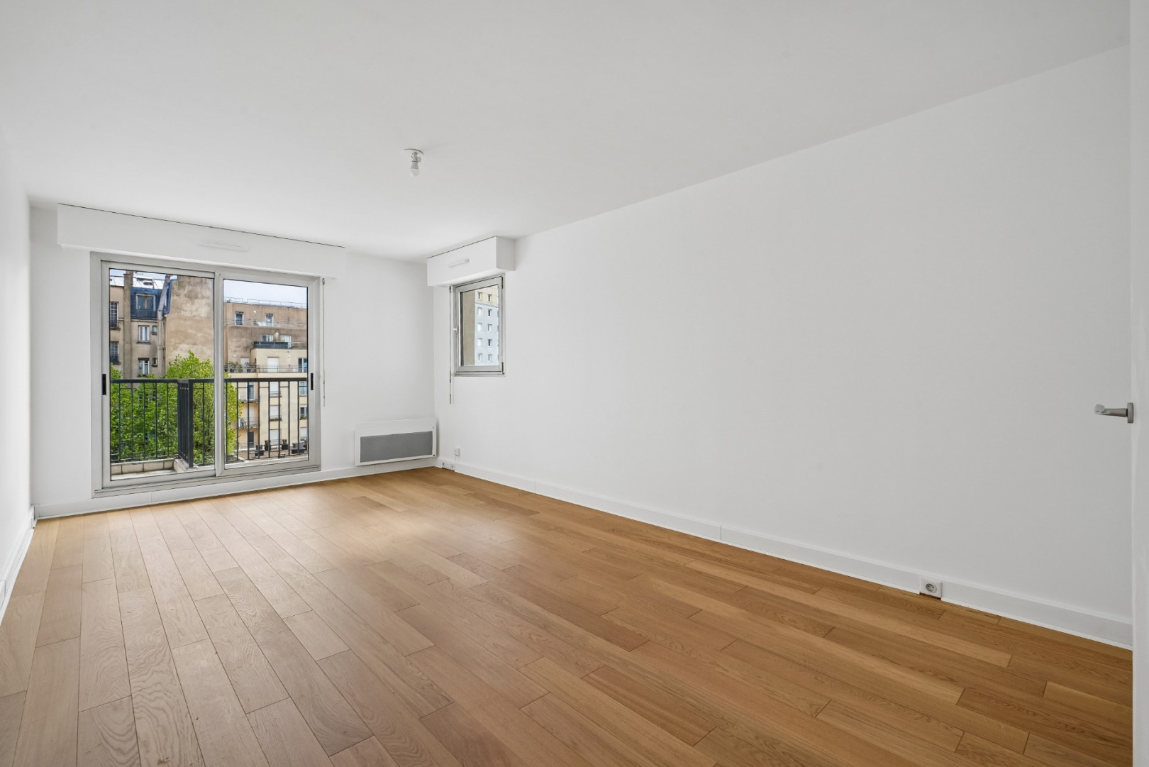 
                                                Vente
                                                 Appartement 4 pièces - Paris 20e