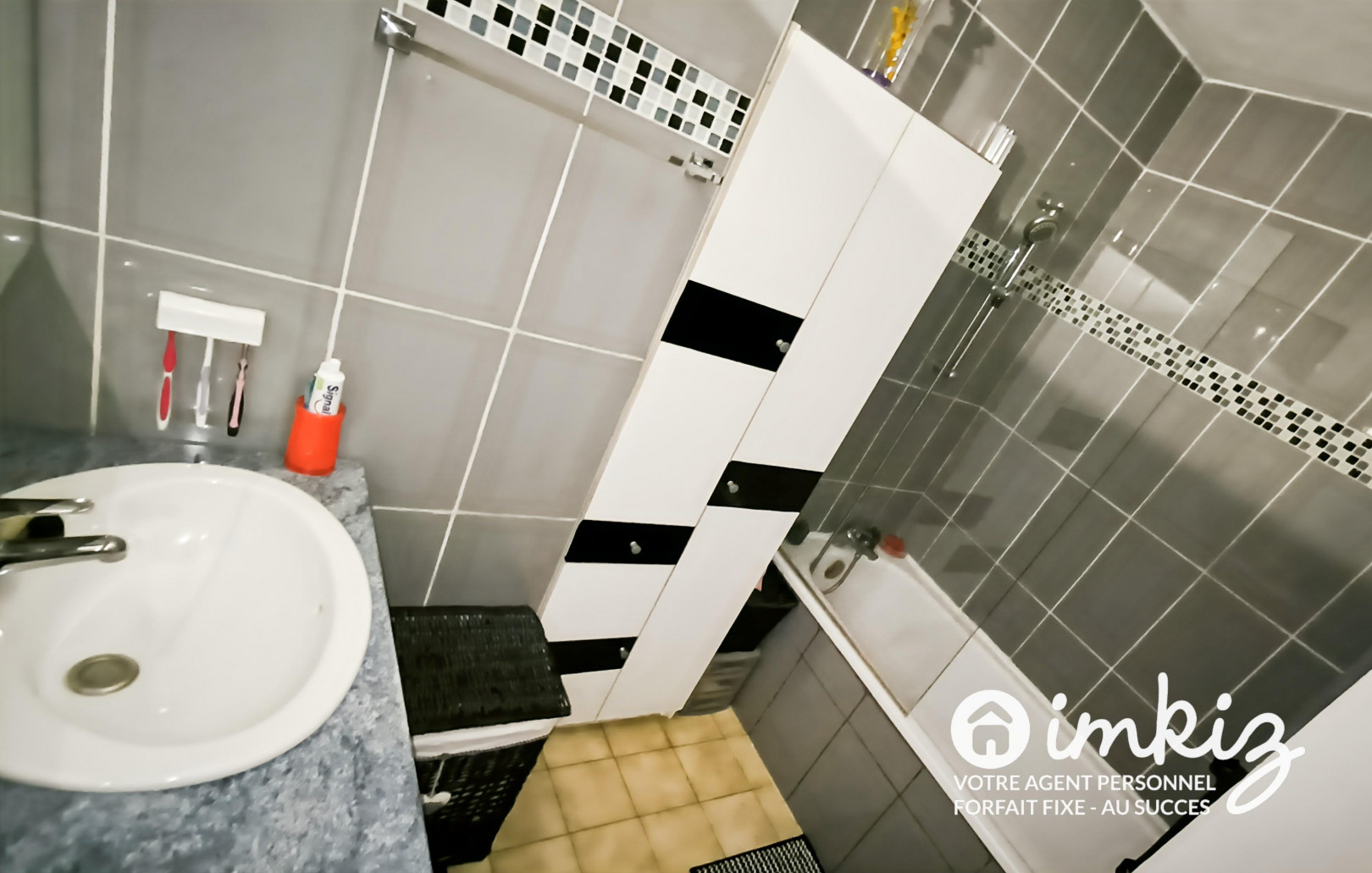 
                                                Vente
                                                 Appartement 4 pièces proche de toutes commodités