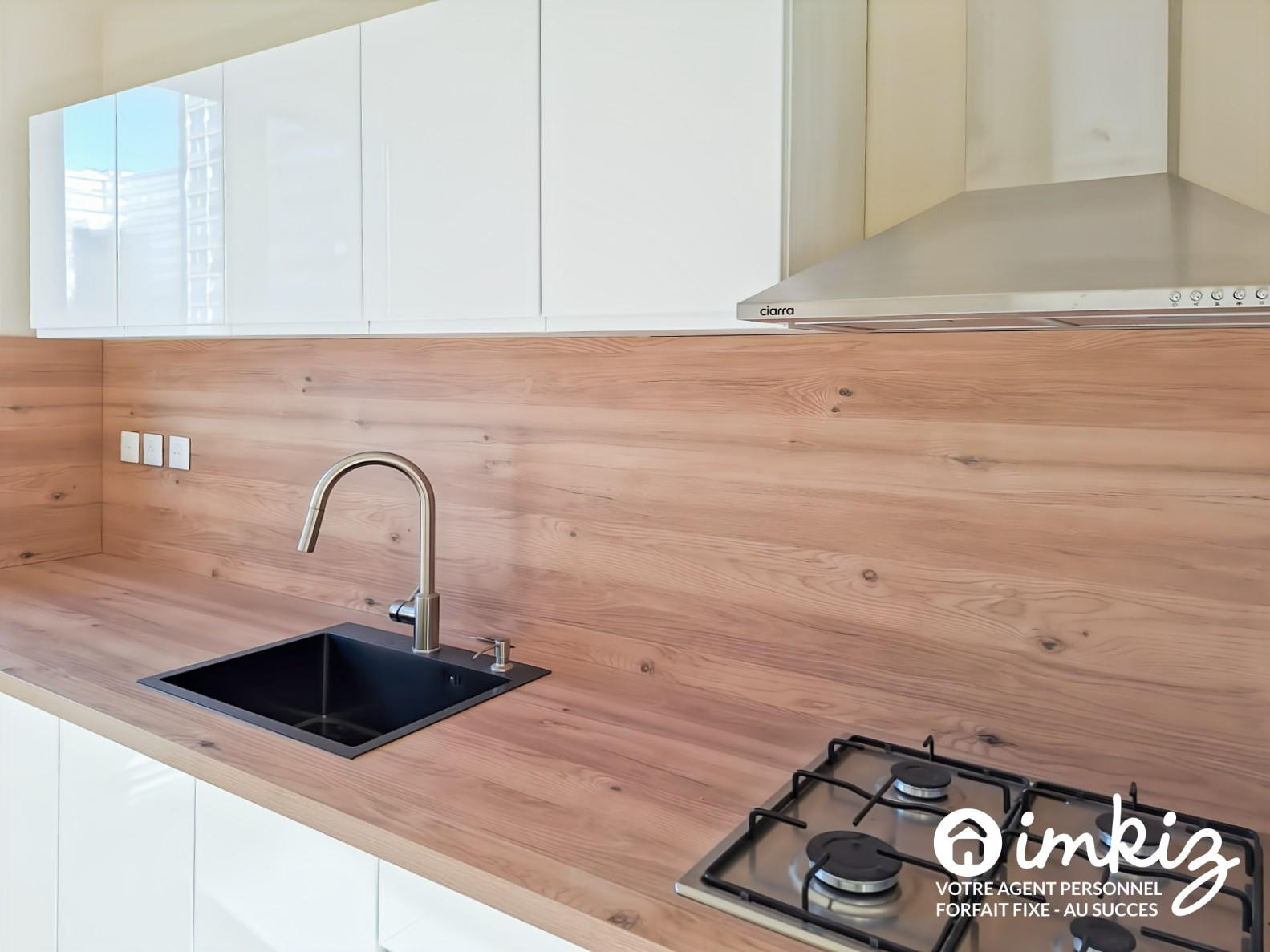 
                                                Location
                                                 Appartement 4 pièces refait à neuf