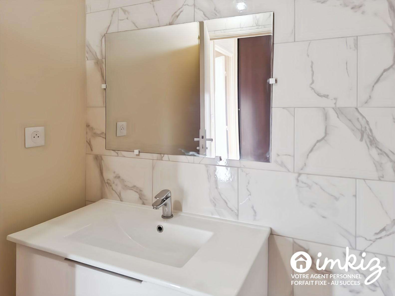 
                                                Location
                                                 Appartement 4 pièces refait à neuf