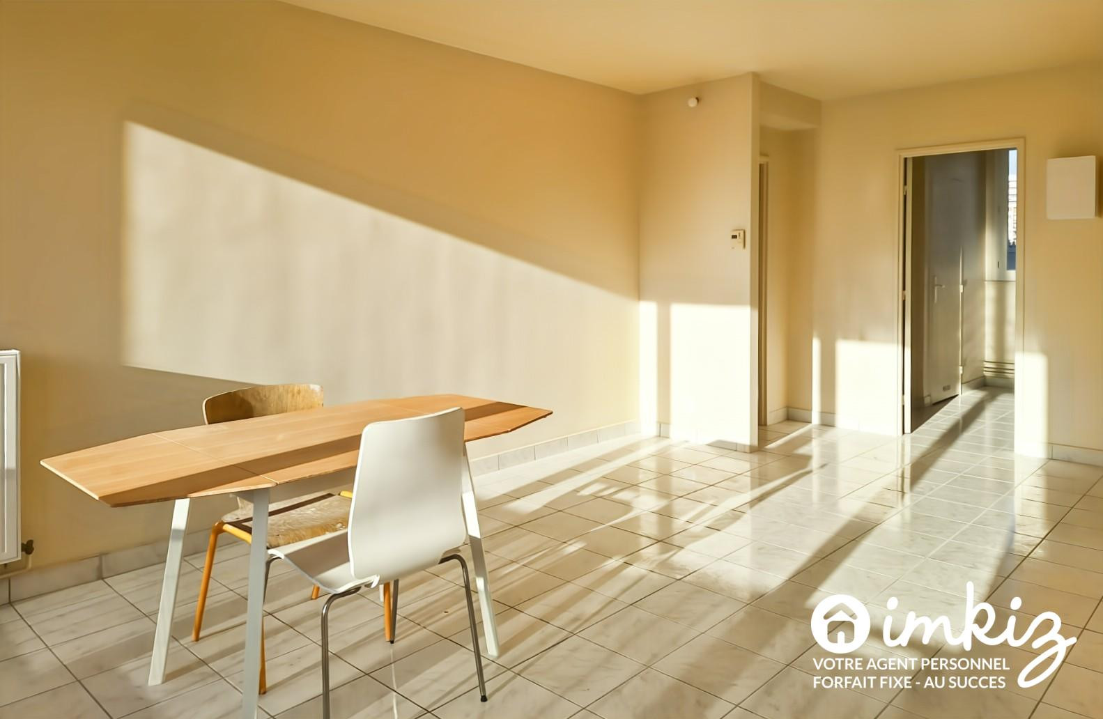 
                                                Location
                                                 Appartement 4 pièces refait à neuf