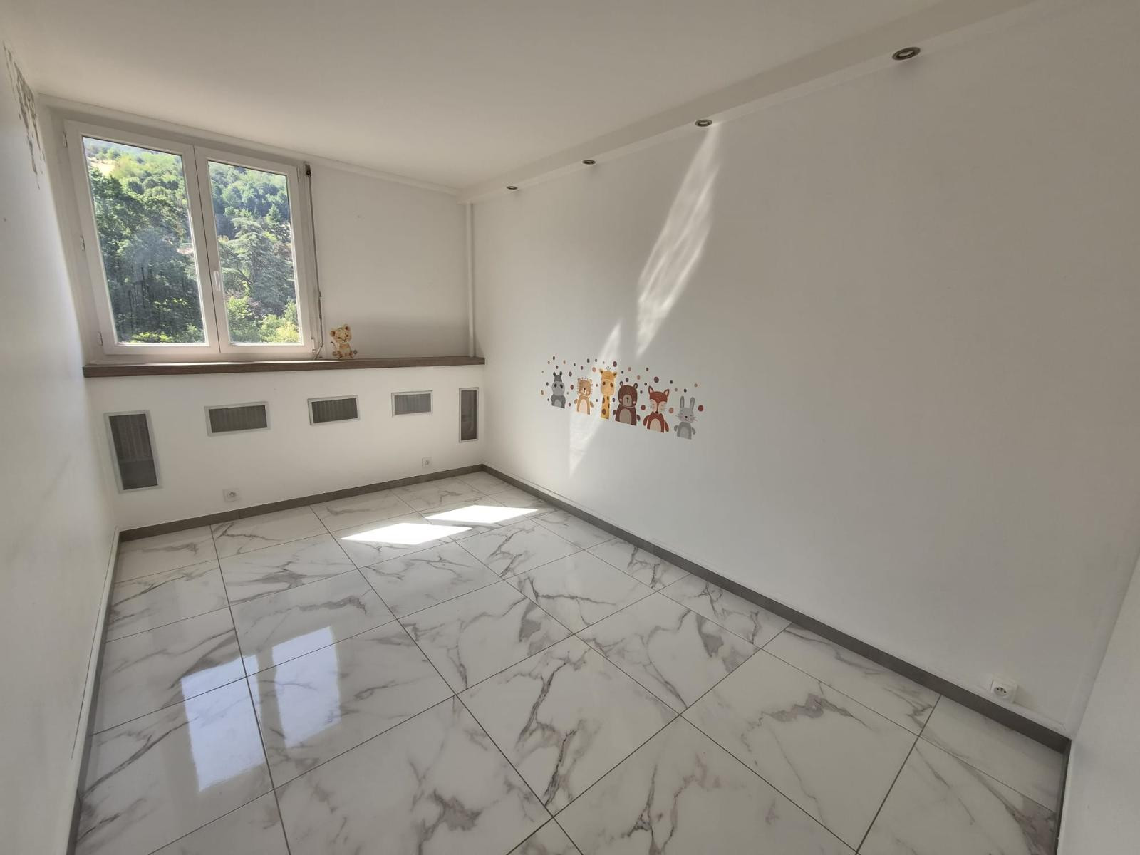 
                                                Location
                                                 APPARTEMENT 4 PIÈCES - SAINT ÉTIENNE