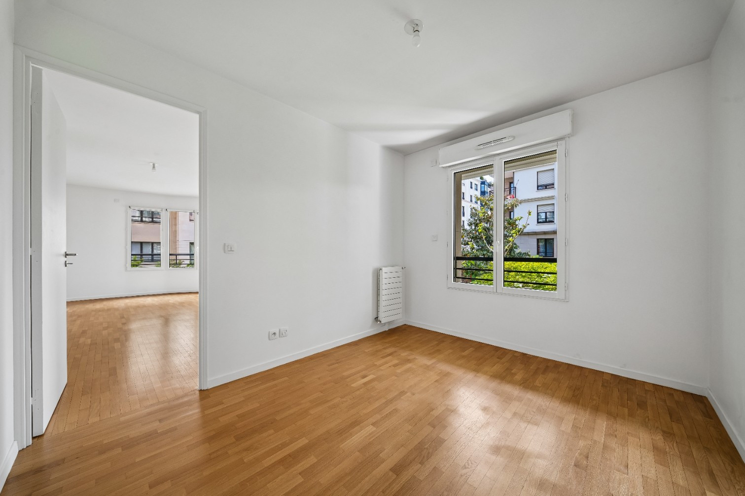 
                                                Vente
                                                 Appartement 4 pièces - Suresnes