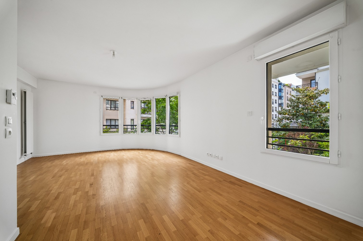 
                                                Vente
                                                 Appartement 4 pièces - Suresnes