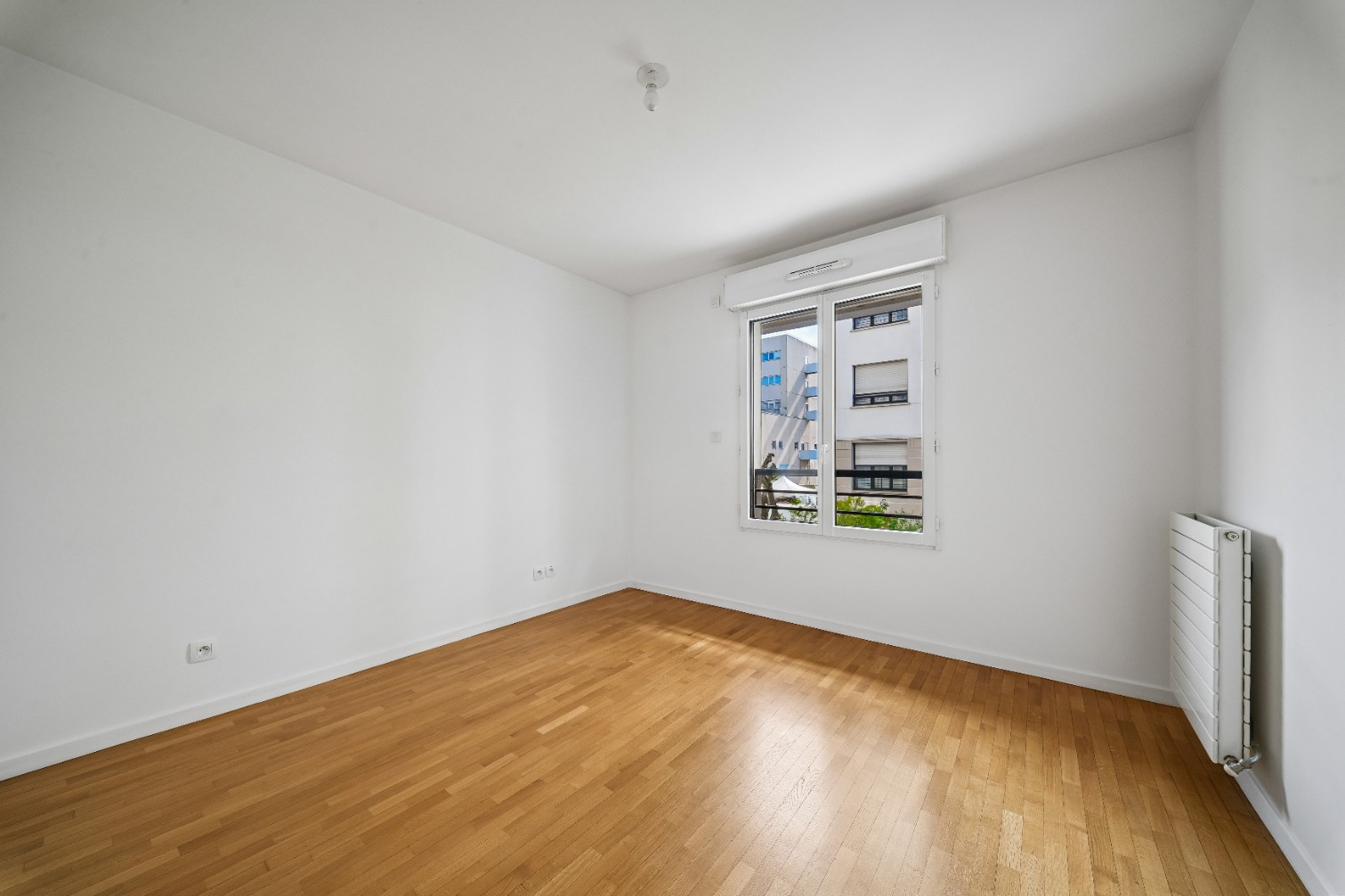 
                                                Vente
                                                 Appartement 4 pièces - Suresnes