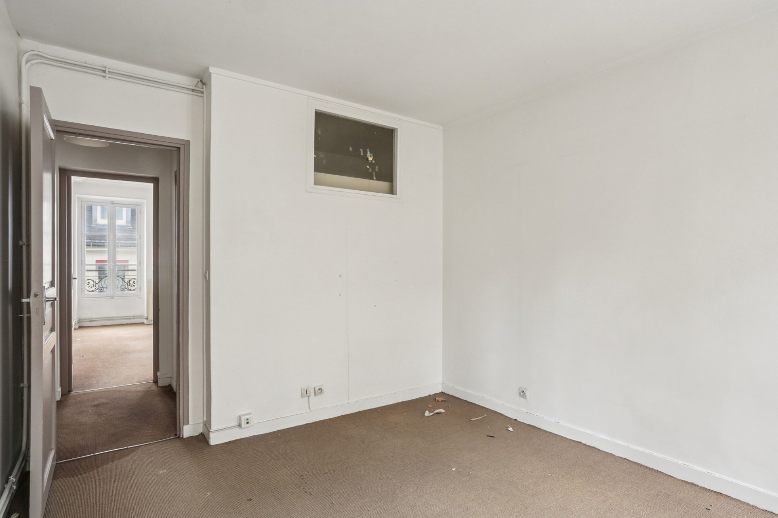 
                                                Vente
                                                 Appartement 4 pièces à rénover - Paris 8e
