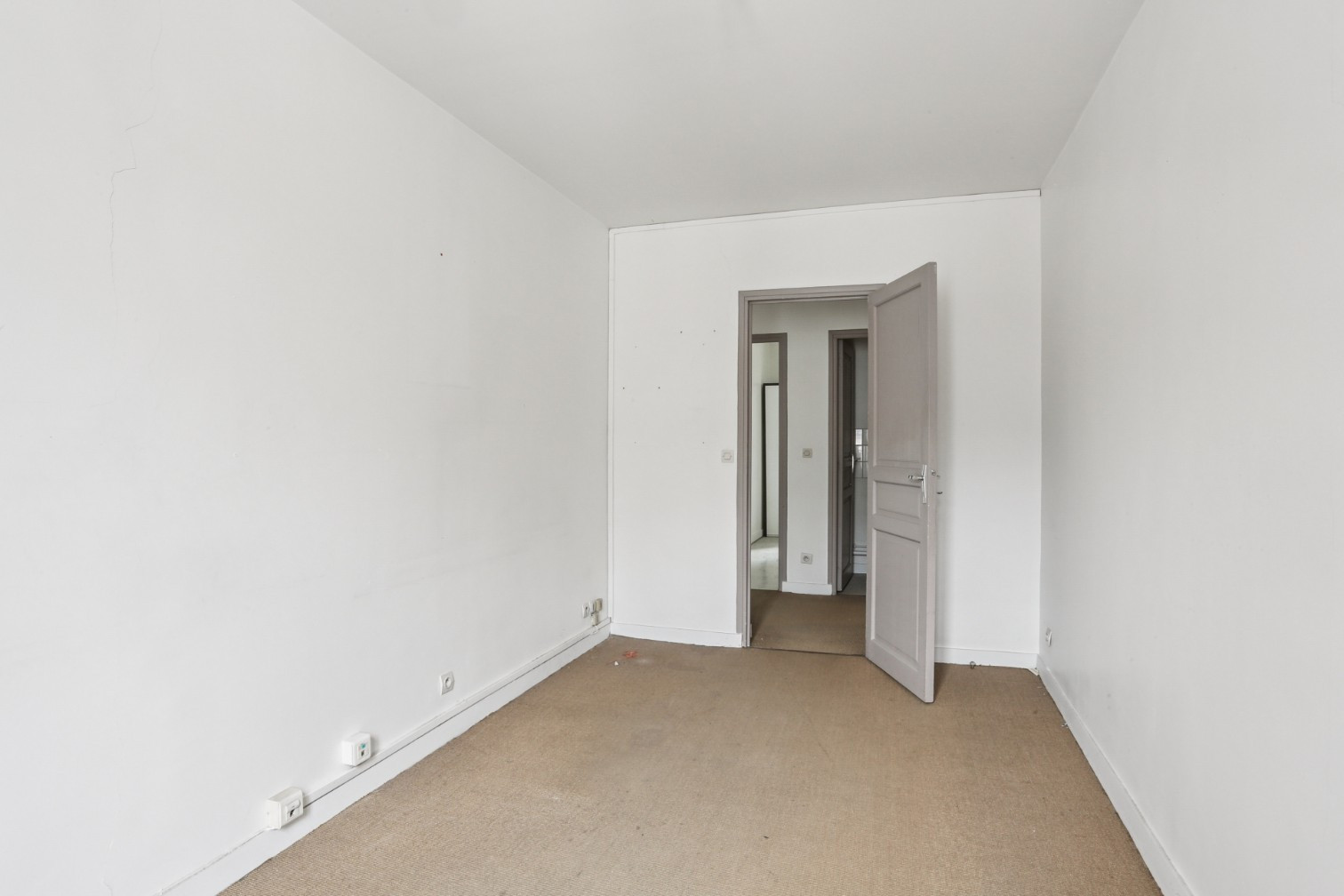 
                                                Vente
                                                 Appartement 4 pièces à rénover - Paris 8e