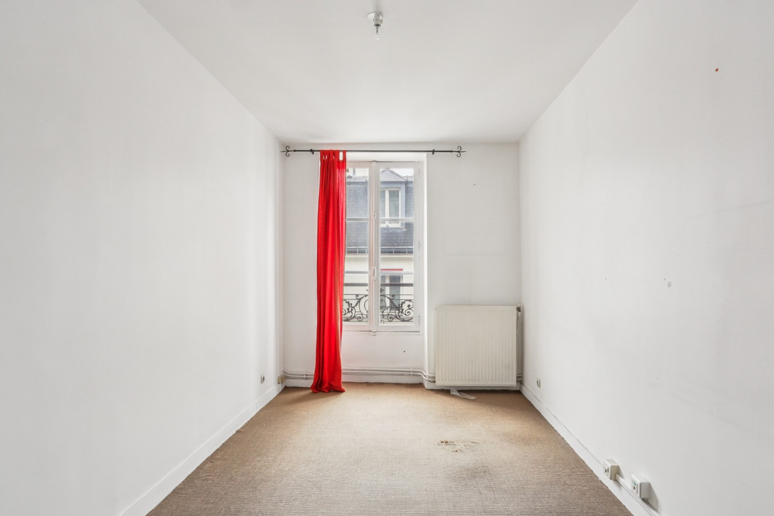 
                                                Vente
                                                 Appartement 4 pièces à rénover - Paris 8e