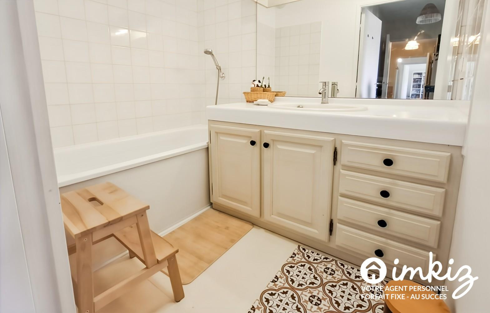 
                                                Vente
                                                 Appartement 4 pièces, très bien situé, au calme