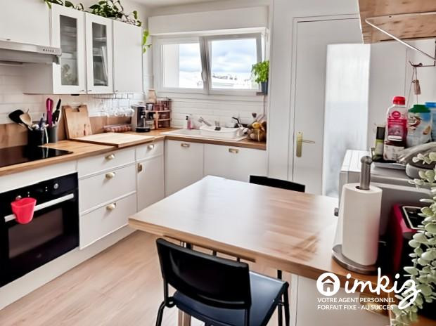 
                                                Vente
                                                 Appartement 4 pièces vue sur mer avec garage