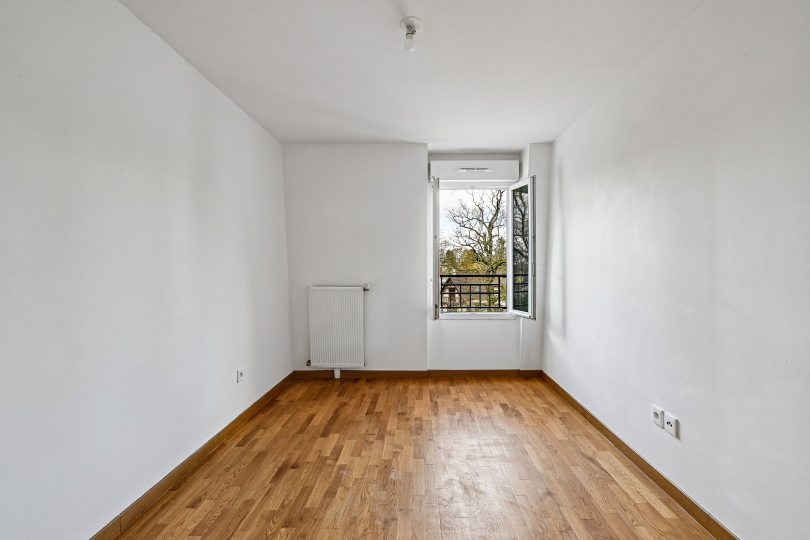 
                                                Vente
                                                 Appartement 40 m² - Le Plessis-Trévise
