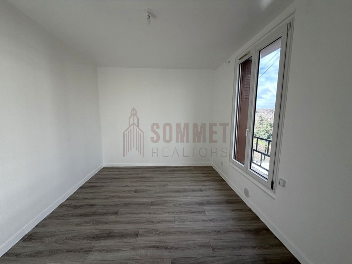 
                                                Vente
                                                 Appartement 40m² – Divisé en 2 studios –