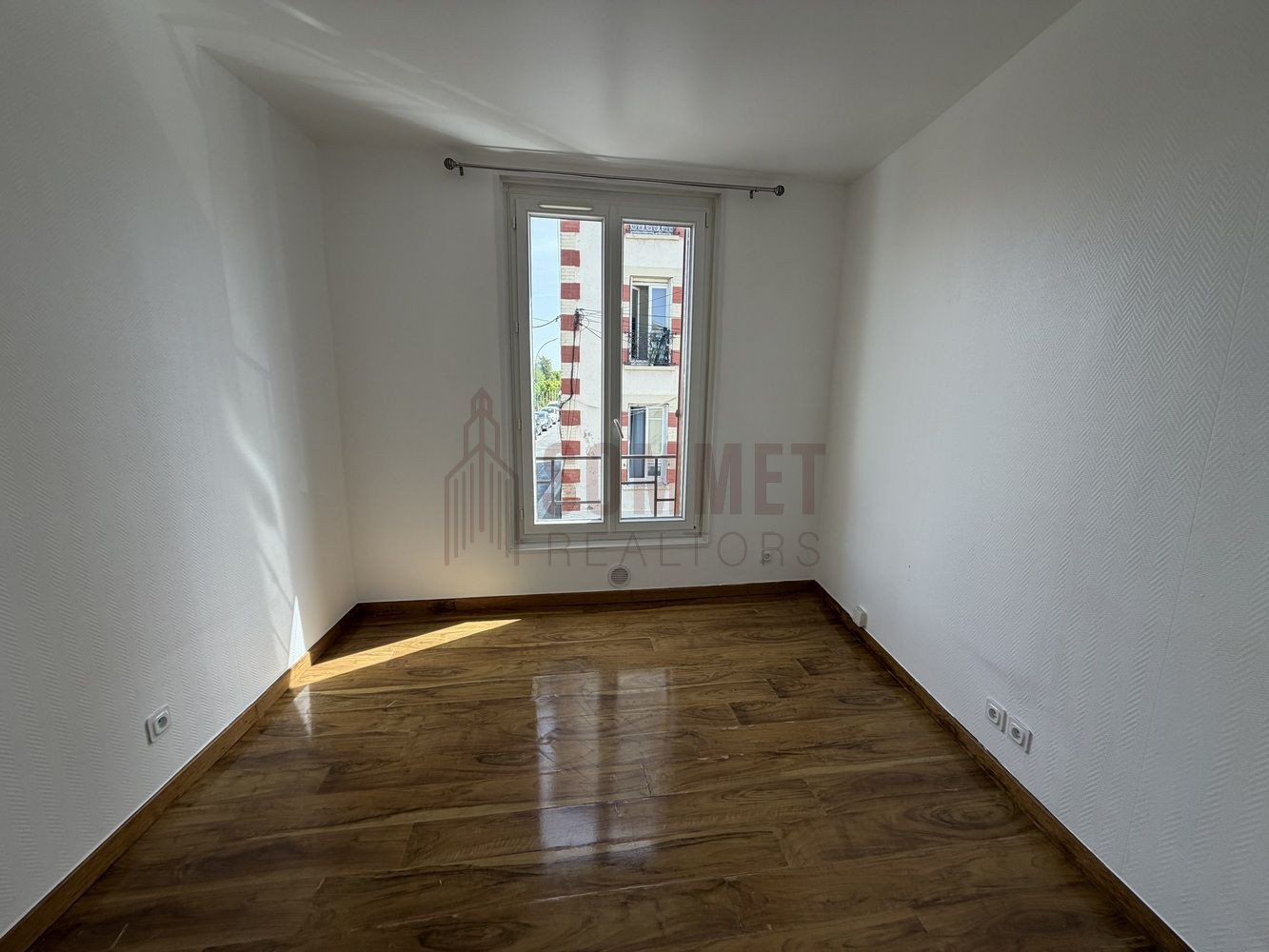 
                                                Vente
                                                 Appartement 40m² – Divisé en 2 studios –