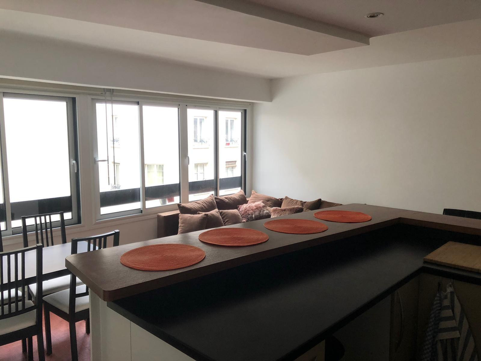 
                                                Location
                                                 Appartement 42 m² calme 2ème étage place d'italie