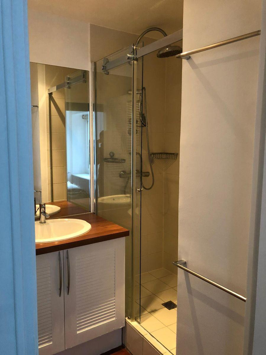 
                                                Location
                                                 Appartement 42 m² calme 2ème étage place d'italie