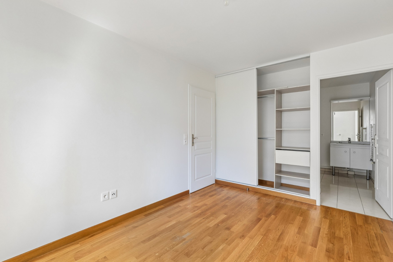 
                                                Vente
                                                 Appartement 42 m² - Le Plessis-Trévise