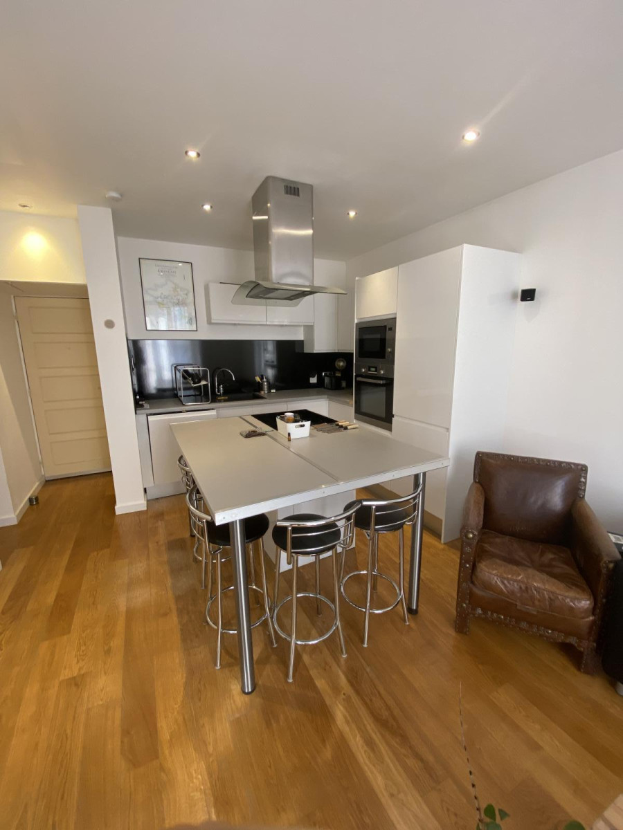 
                                                Location
                                                 Appartement 42m² en centre ville proche commodités