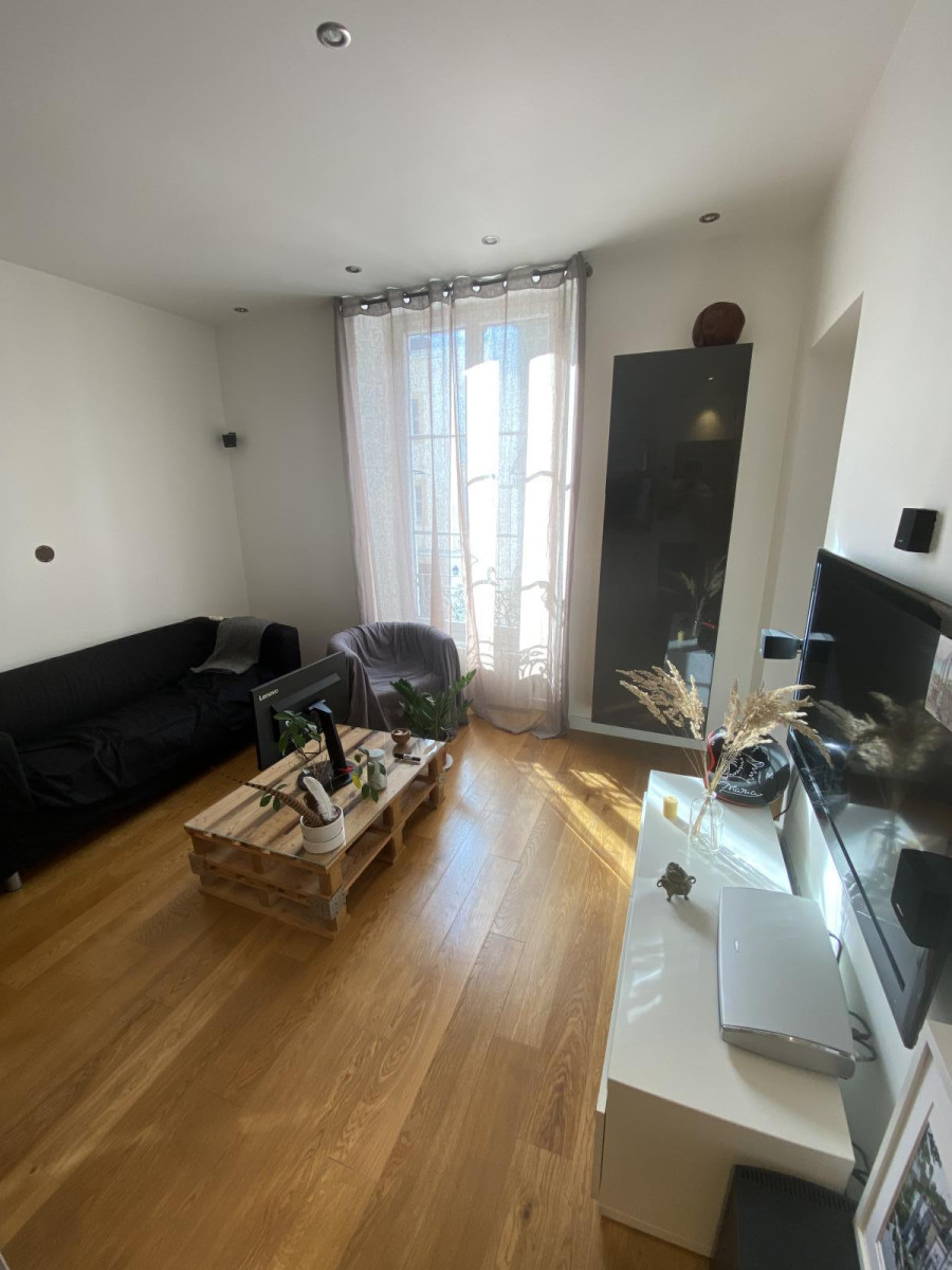 
                                                Location
                                                 Appartement 42m² en centre ville proche commodités