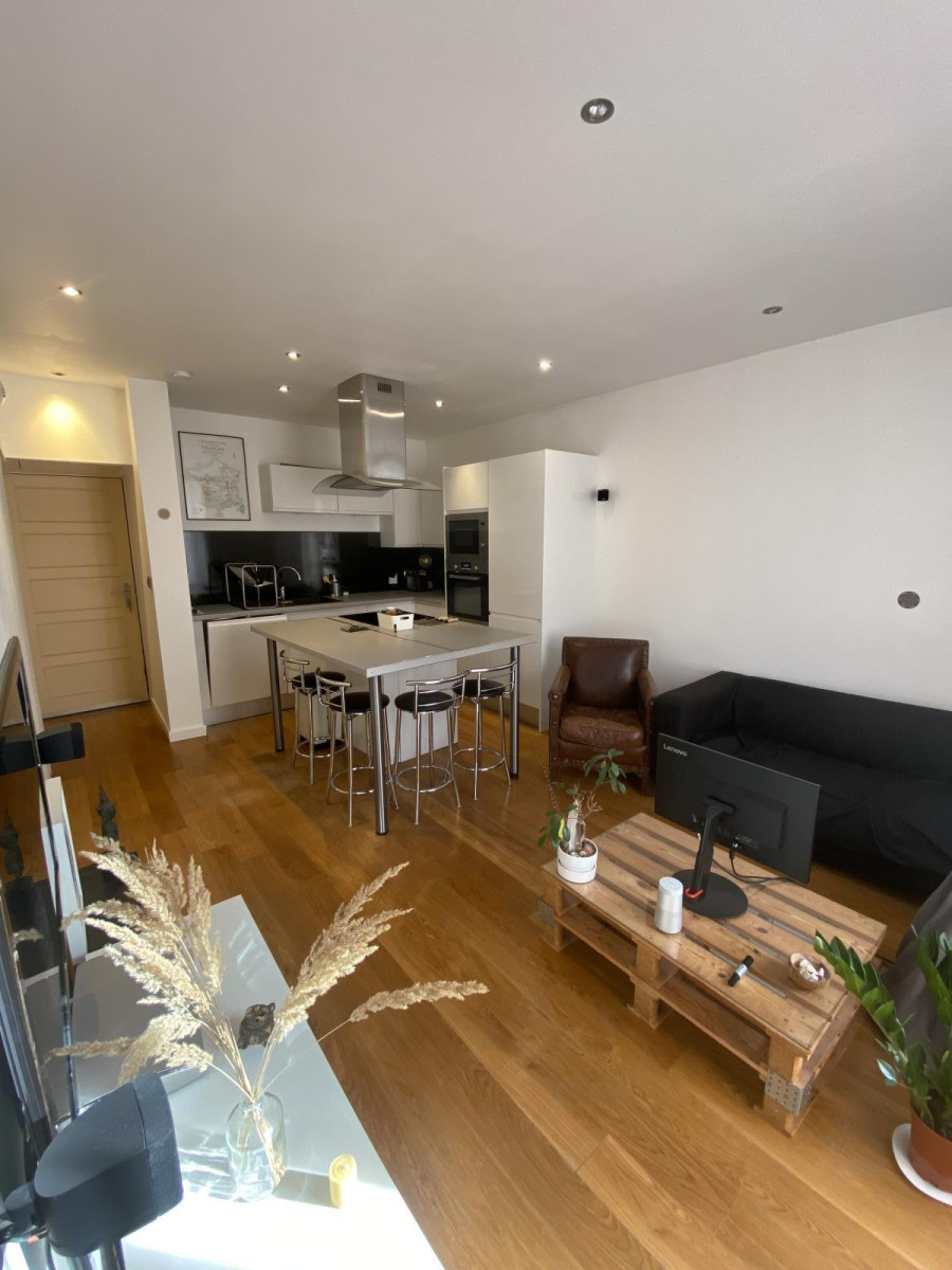 
                                                Location
                                                 Appartement 42m² en centre ville proche commodités