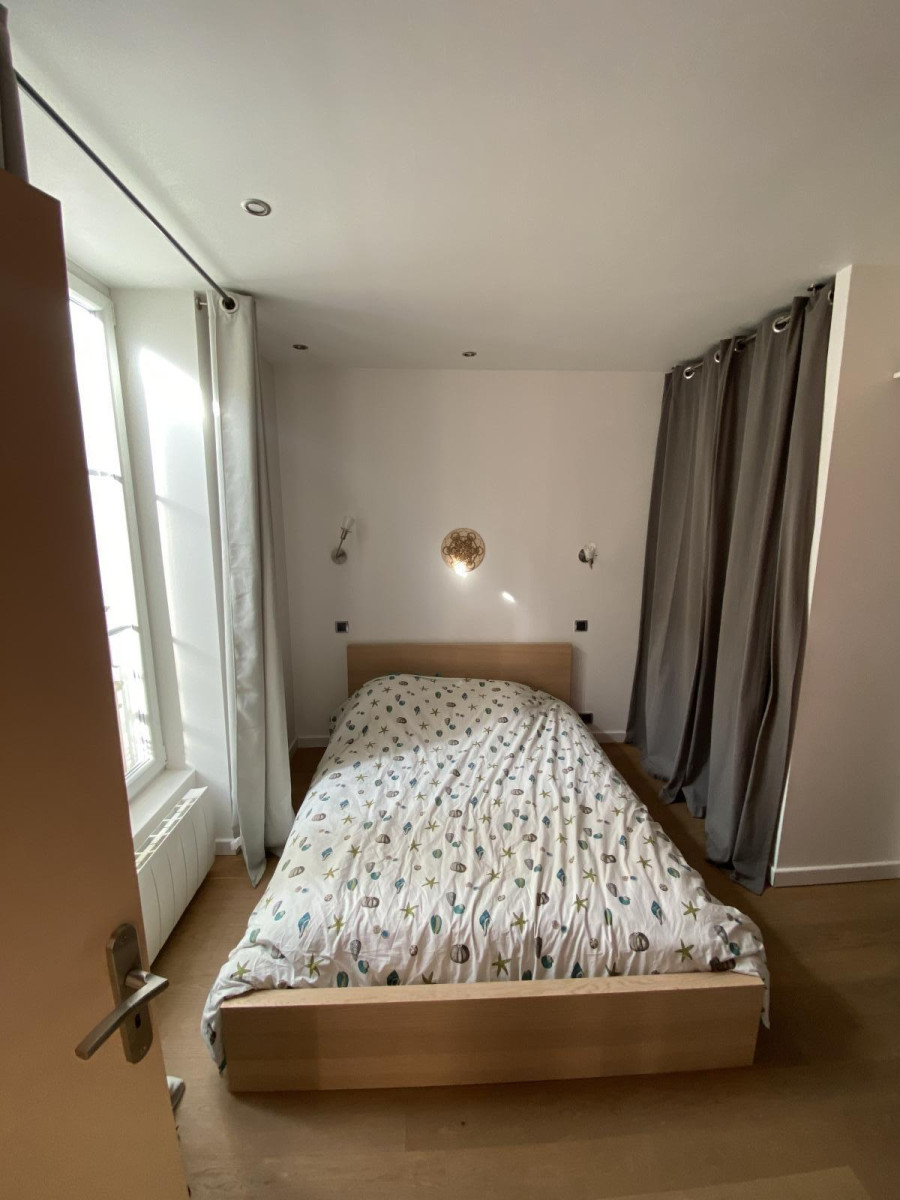 
                                                Location
                                                 Appartement 42m² en centre ville proche commodités