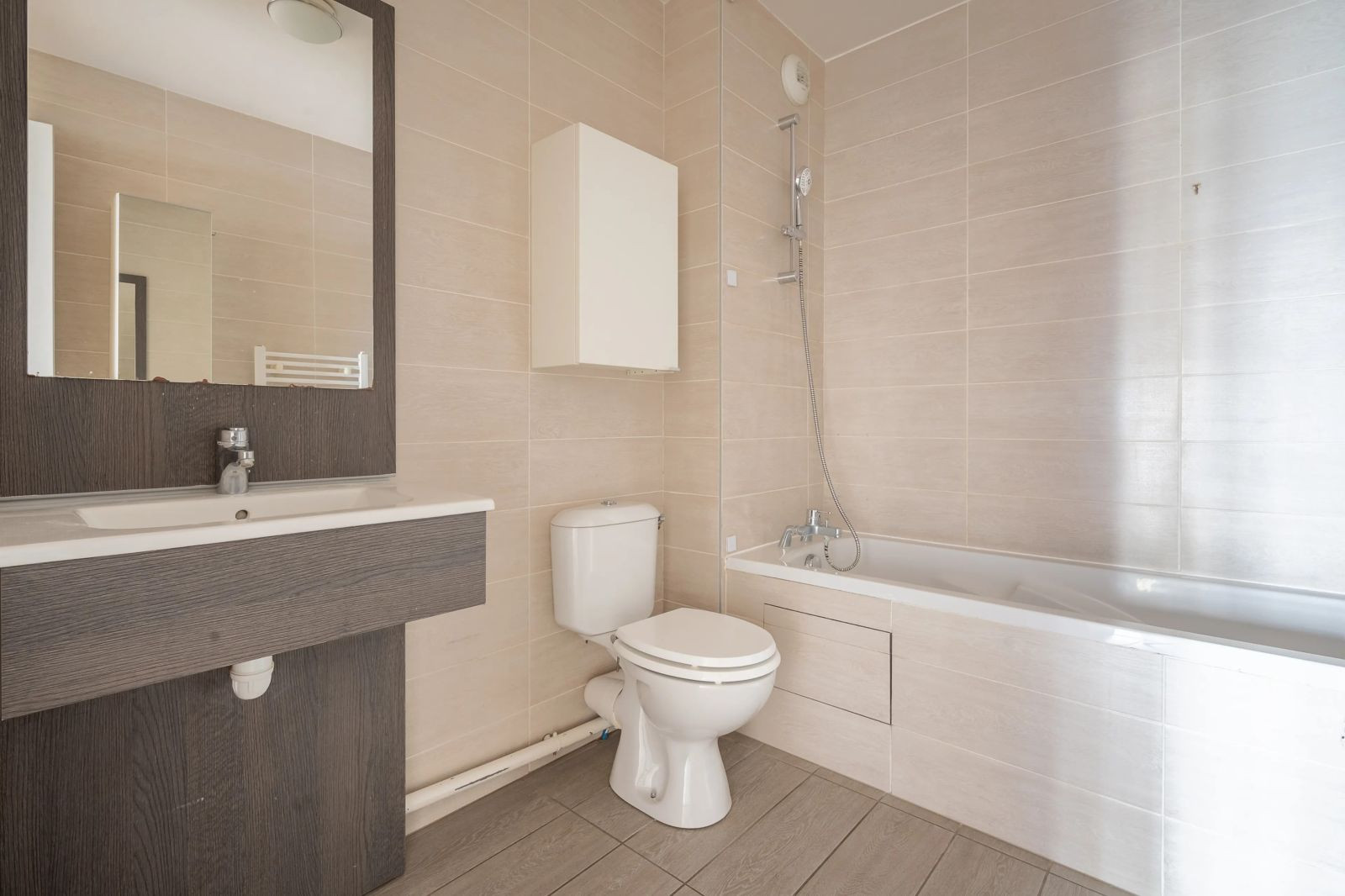 
                                                Location
                                                 APPARTEMENT 42M2 2 PIECES