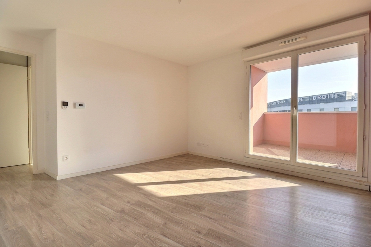 
                                                Vente
                                                 Appartement - 45,61 m² - 2 pièces