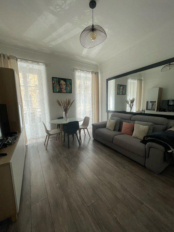 
                                                Location
                                                 Appartement, 45m², 1250€ - Nice