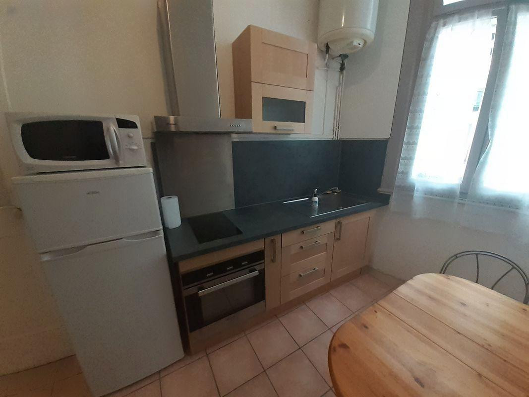 
                                                Location
                                                 Appartement 45m2 utile à 50m du Métro Garibaldi