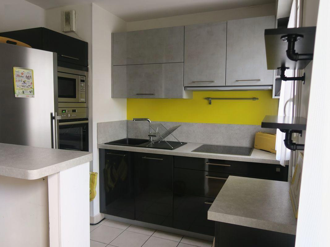 
                                                Location
                                                 Appartement 48m² au calme à Rueil proche RER