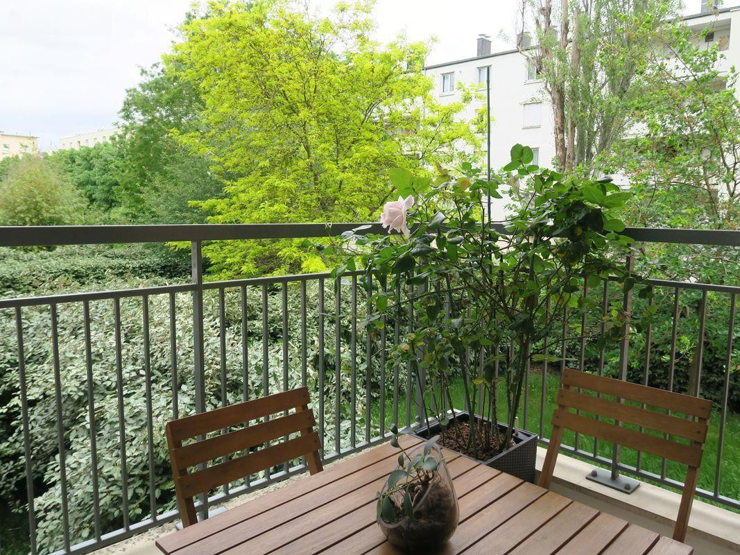 
                                                Location
                                                 Appartement 48m² au calme à Rueil proche RER