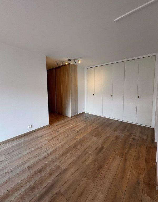 
                                                Location
                                                 Appartement 4P 80m² lumineux avec Parking et Cave