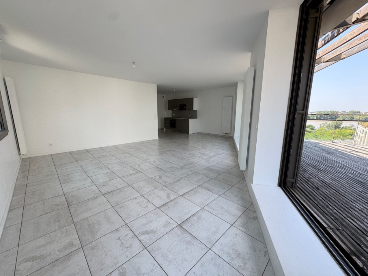 
                                                Vente
                                                 Appartement 5 pièces - 116m2 - Terrasse & Parkings