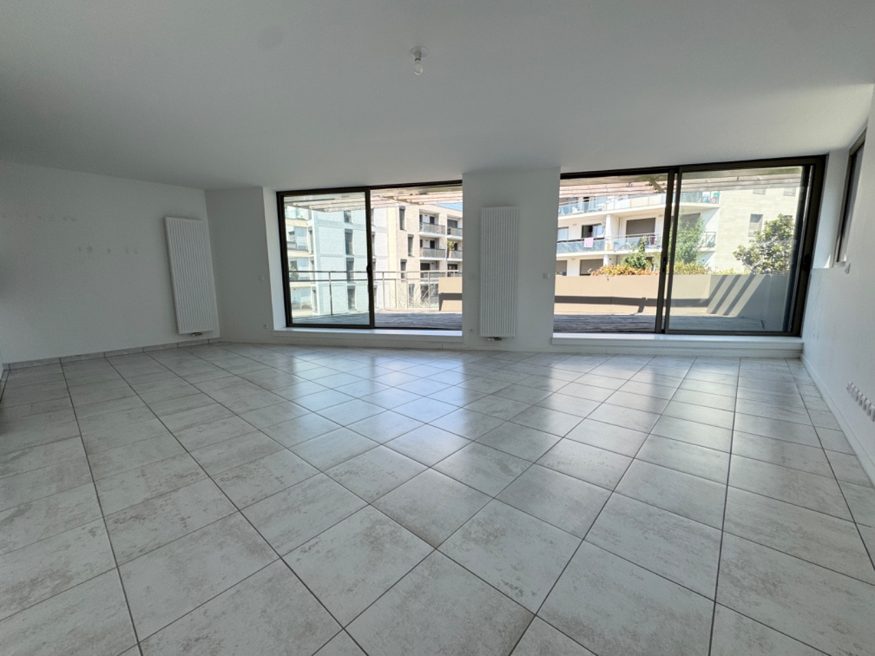 
                                                Vente
                                                 Appartement 5 pièces - 116m2 - Terrasse & Parkings