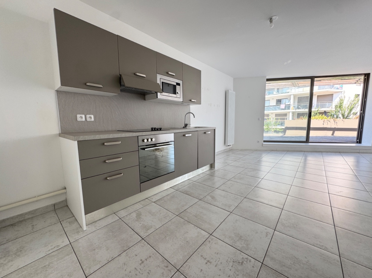 
                                                Vente
                                                 Appartement 5 pièces - 116m2 - Terrasse & Parkings