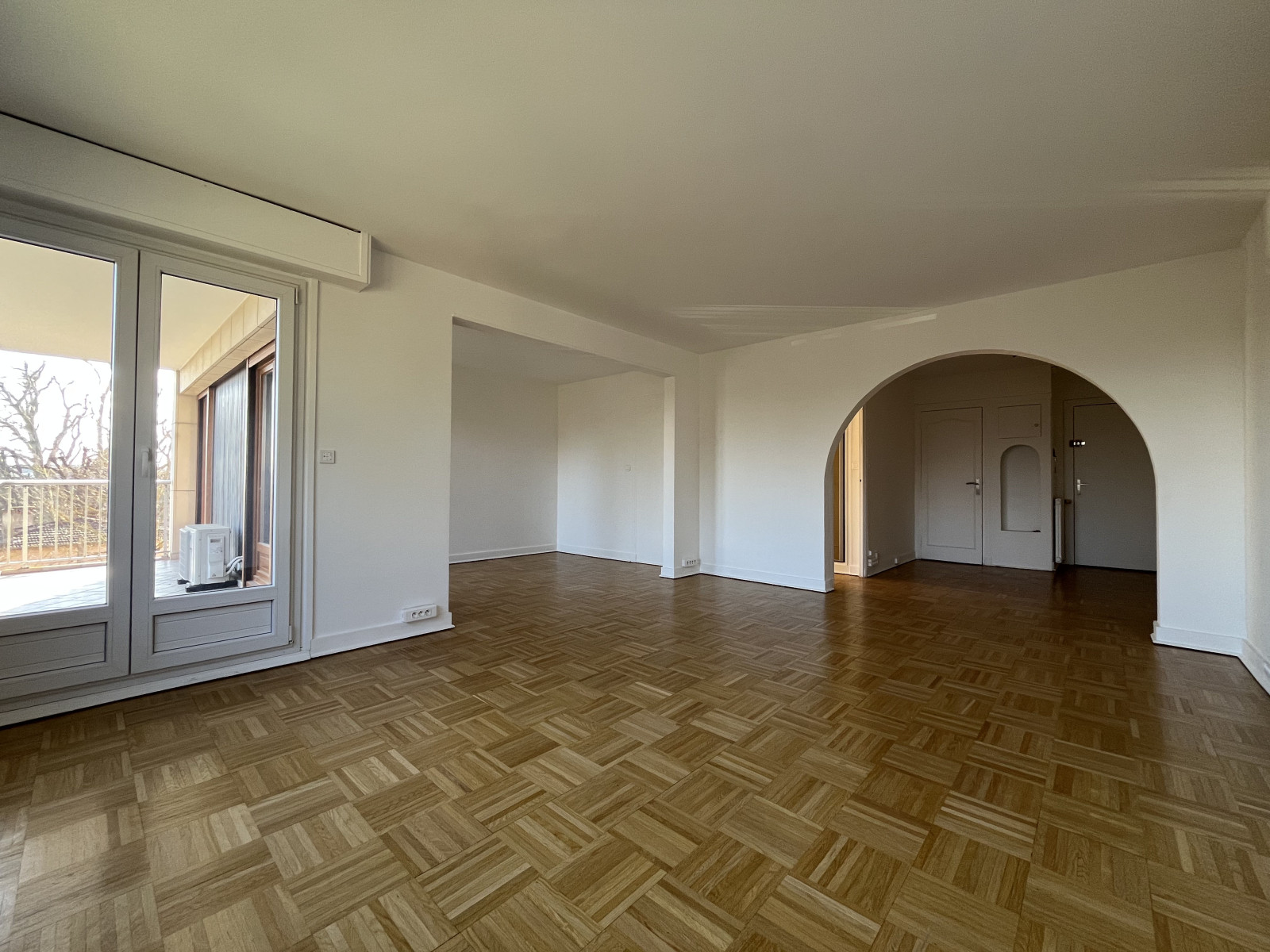 
                                                Vente
                                                 Appartement - 5 pièces - 120 m²