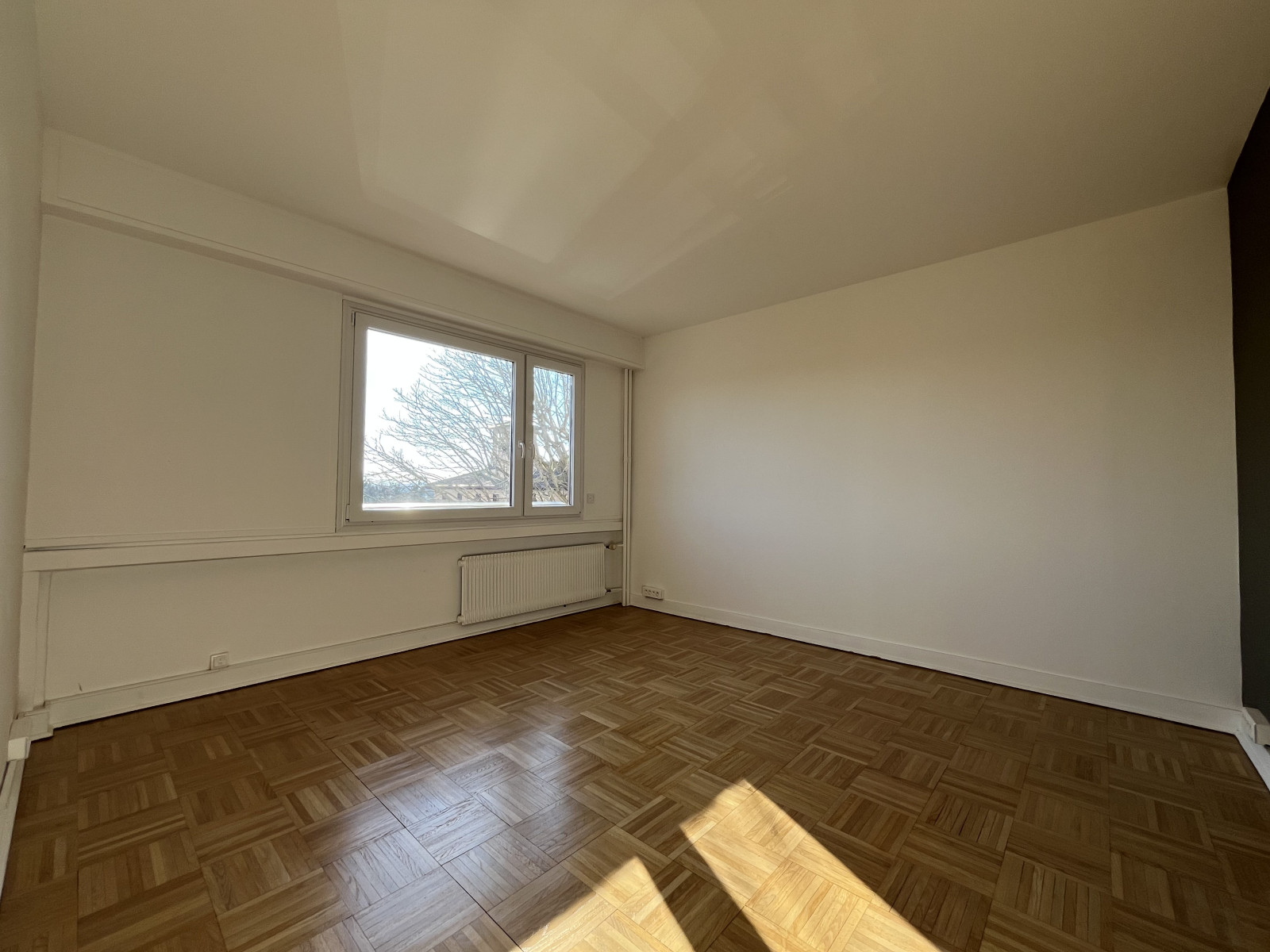 
                                                Vente
                                                 Appartement - 5 pièces - 120 m²