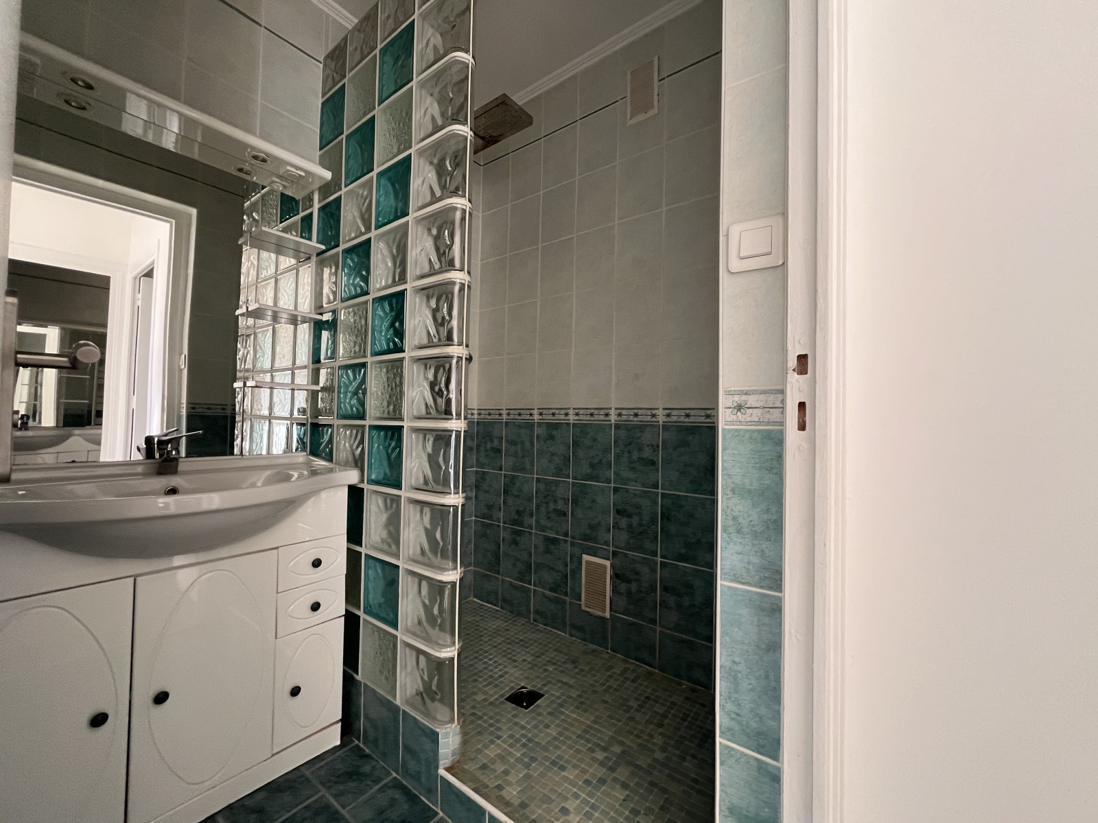 
                                                Vente
                                                 Appartement - 5 pièces - 120 m²