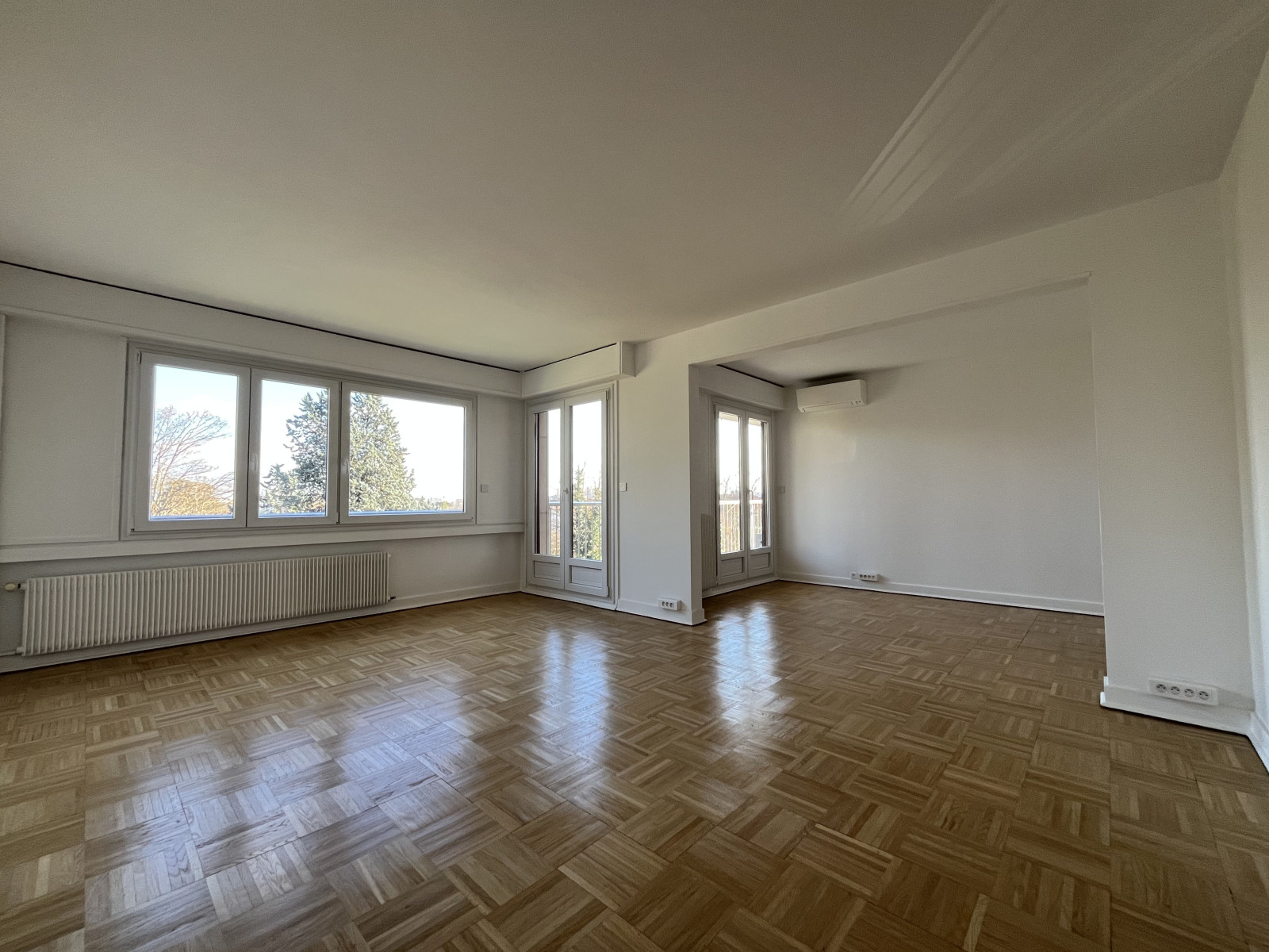 
                                                Vente
                                                 Appartement - 5 pièces - 120 m²