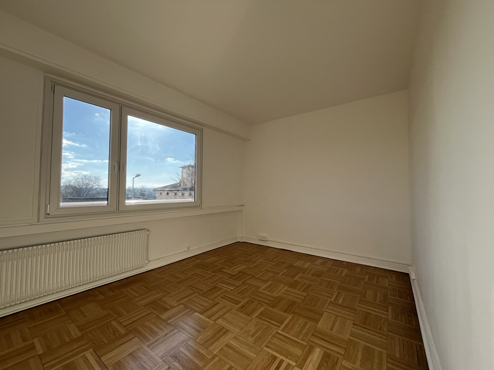 
                                                Vente
                                                 Appartement - 5 pièces - 120 m²