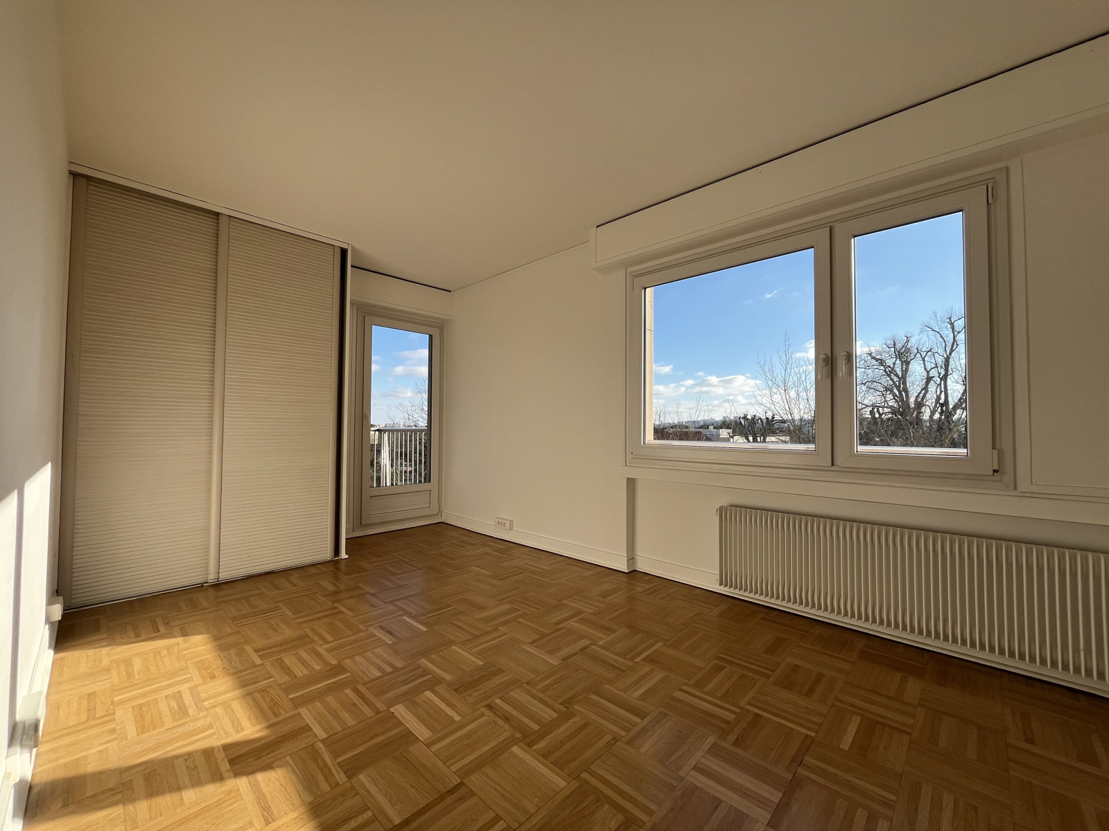 
                                                Vente
                                                 Appartement - 5 pièces - 120 m²