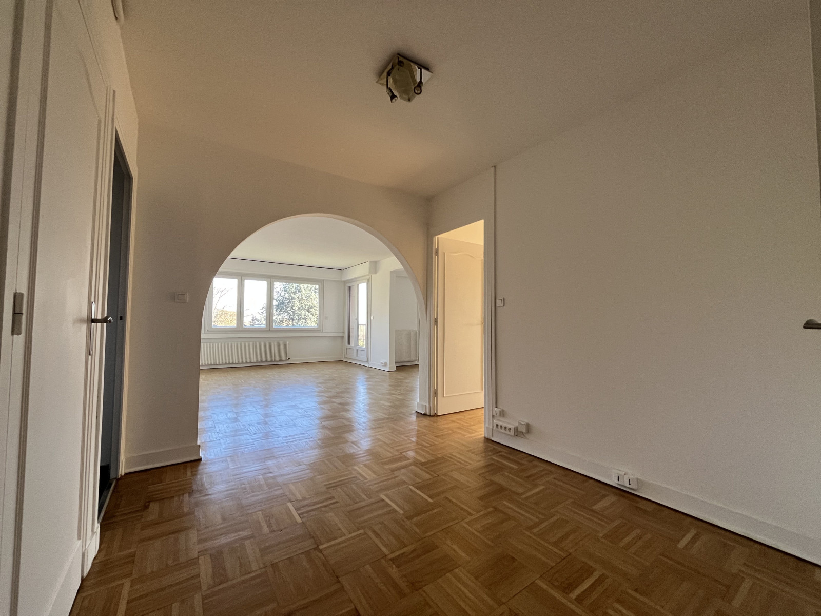 
                                                Vente
                                                 Appartement - 5 pièces - 120 m²
